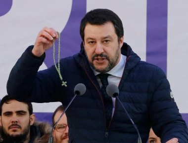 Με συνοπτικές διαδικασίες ο Μ.Σαλβίνι πέταξε εκτός χώρας ιμάμη: «Πήγαινε σπίτι σου» - Ενθουσιασμός στην Ιταλία